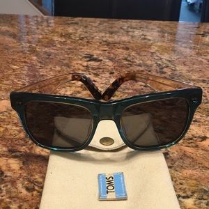 TOMS “The James” Style sunglasses